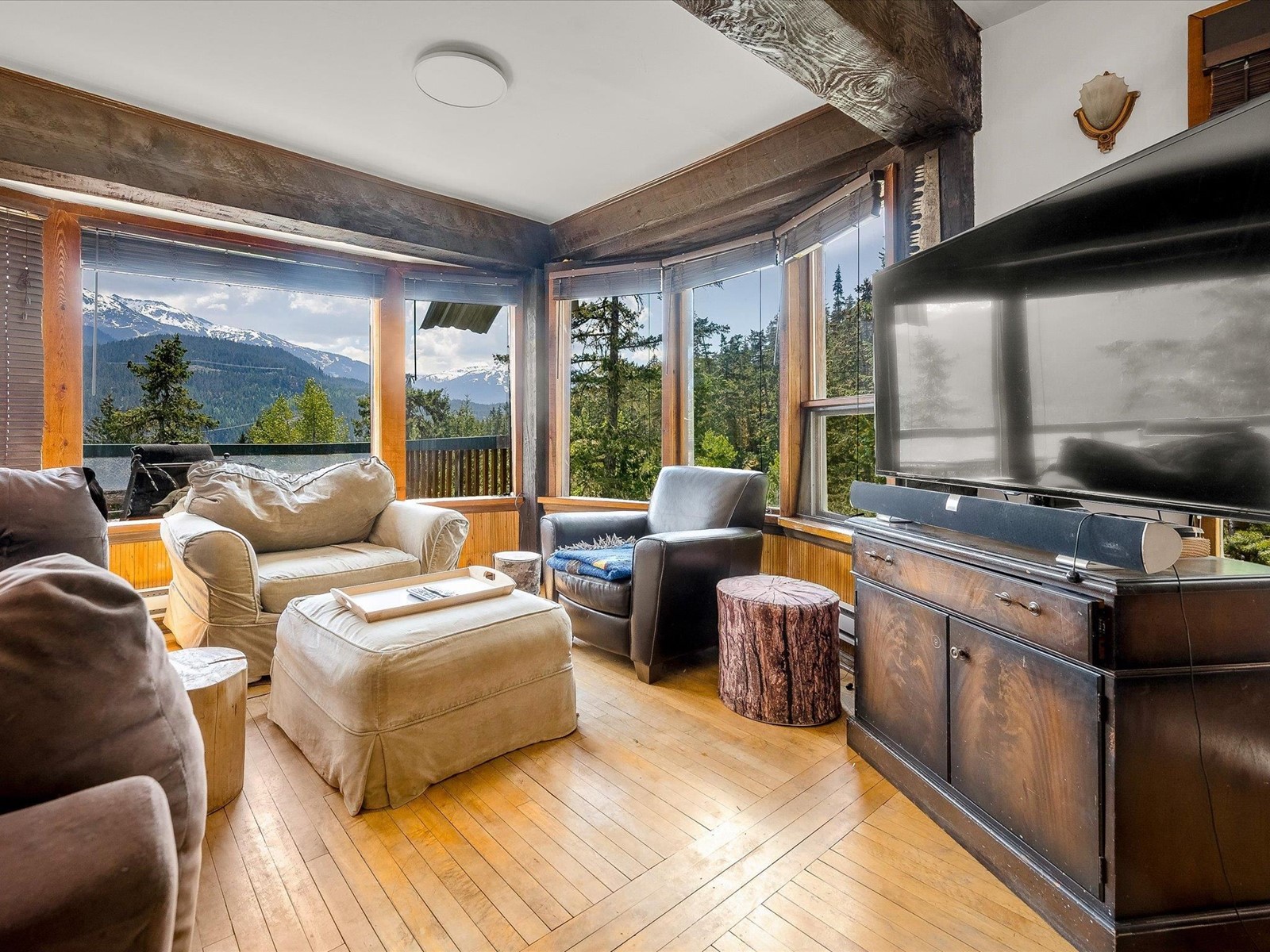9407 Emerald Drive, Whistler, British Columbia  V8E 0G5 - Photo 3 - R2782680