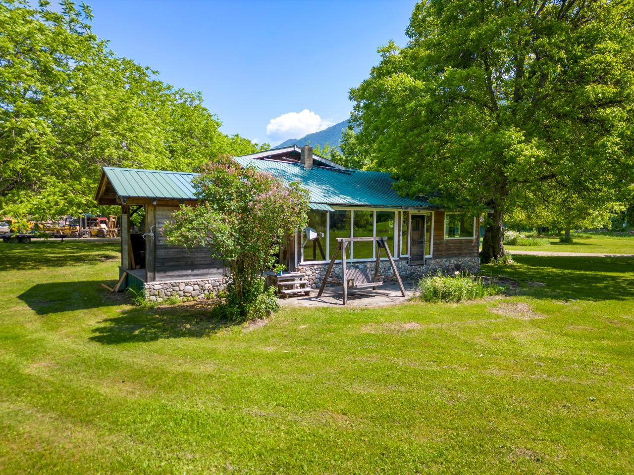 209 Lardeau River Rd, Lardeau, British Columbia  V0G 1N0 - Photo 5 - 2471146