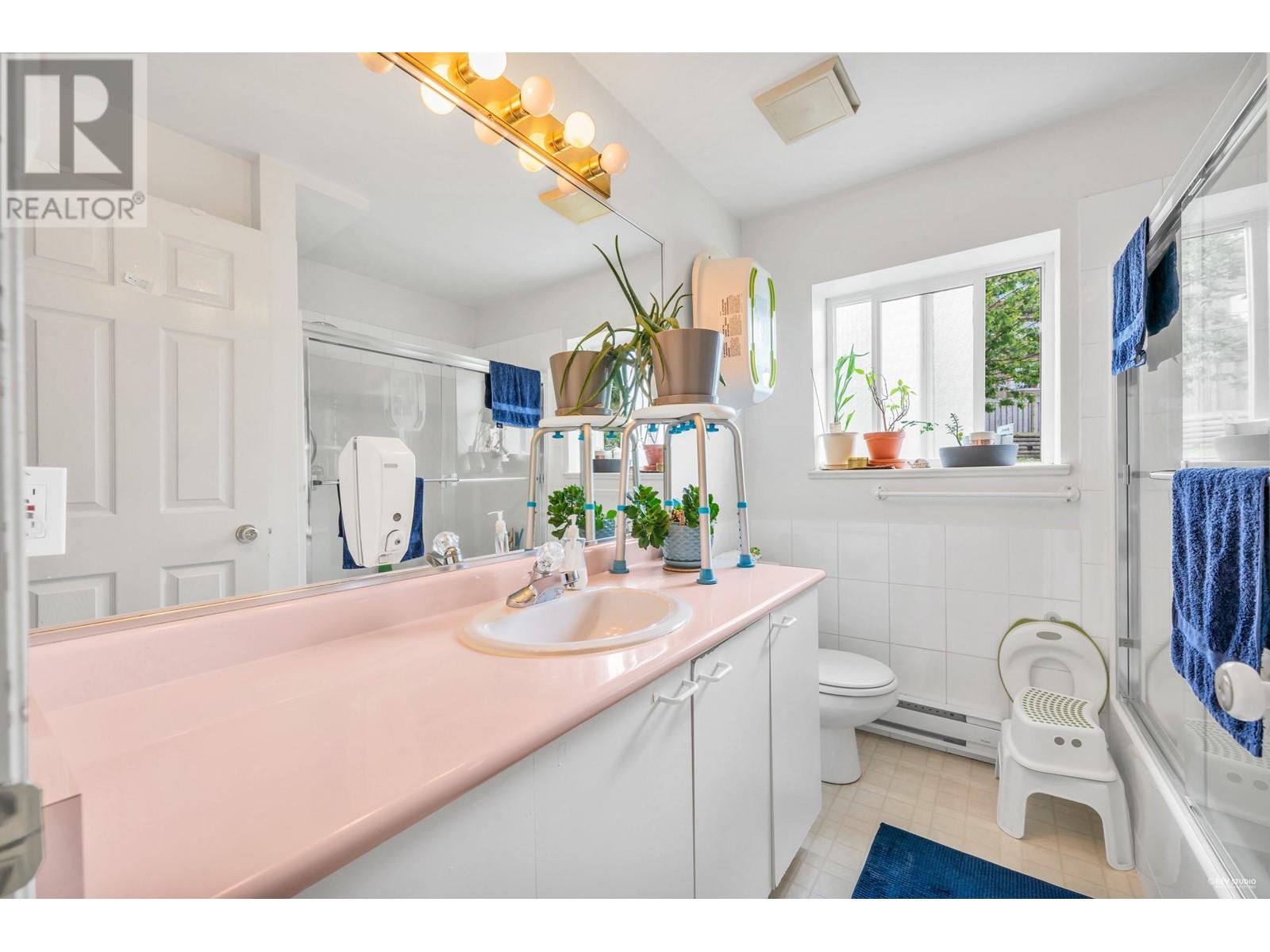 5667 Oben Street, Vancouver, British Columbia  V5R 4P2 - Photo 6 - R2756185