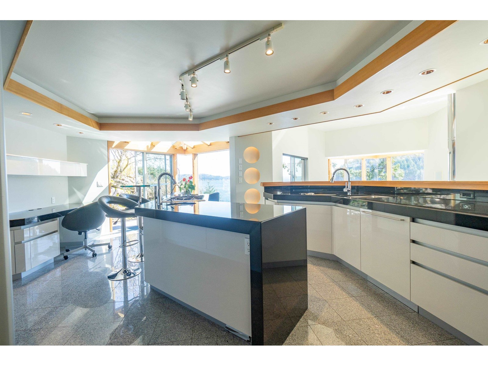 295 Robert Road, Bowen Island, British Columbia  V0N 1G1 - Photo 18 - R2783054