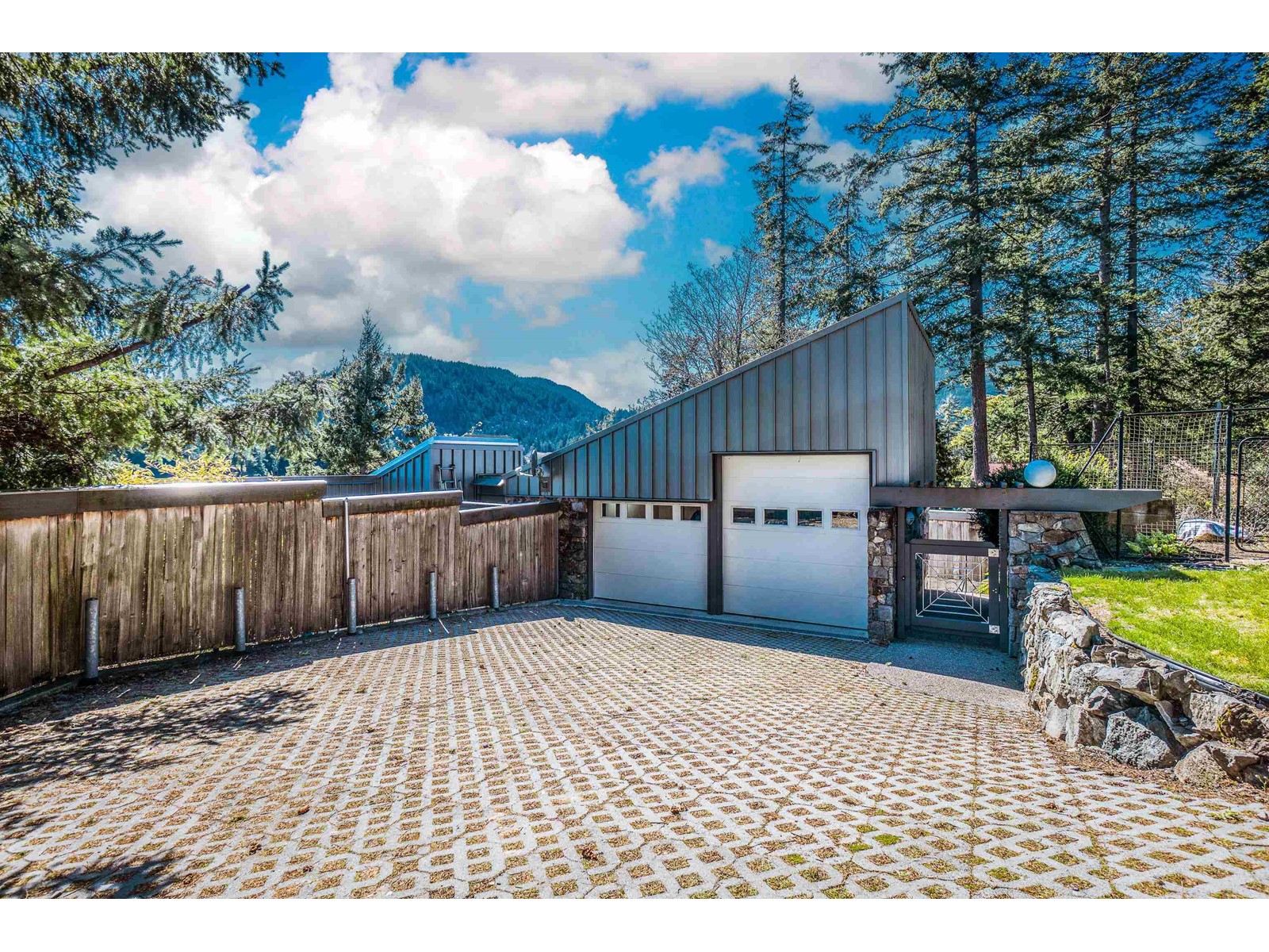 295 Robert Road, Bowen Island, British Columbia  V0N 1G1 - Photo 37 - R2783054