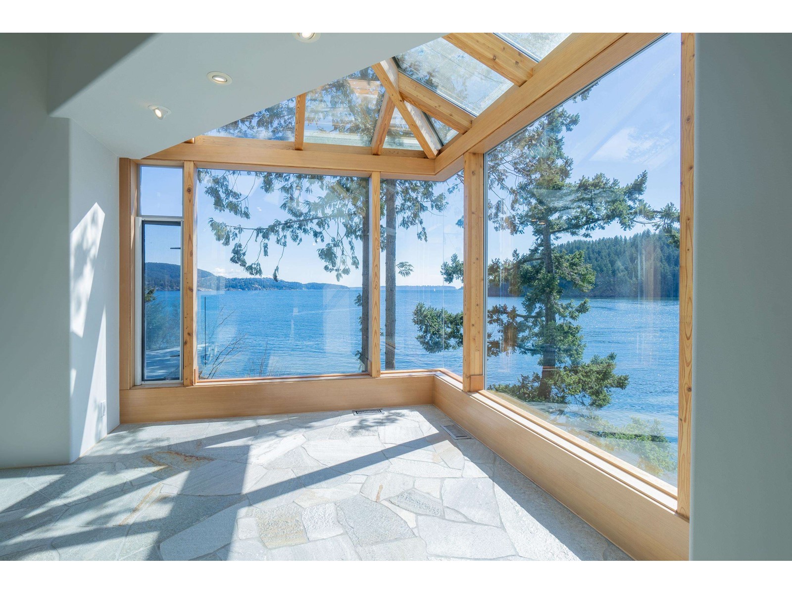 295 ROBERT ROAD, bowen island, British Columbia