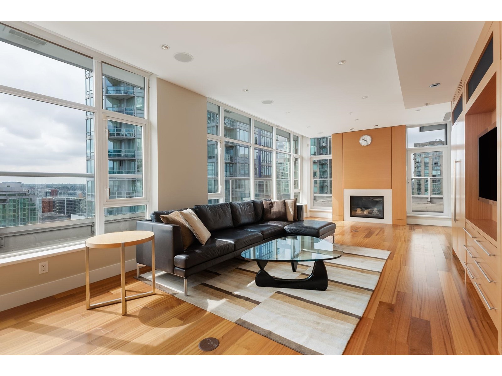 PH1901 480 ROBSON STREET, vancouver, British Columbia V6B1S1