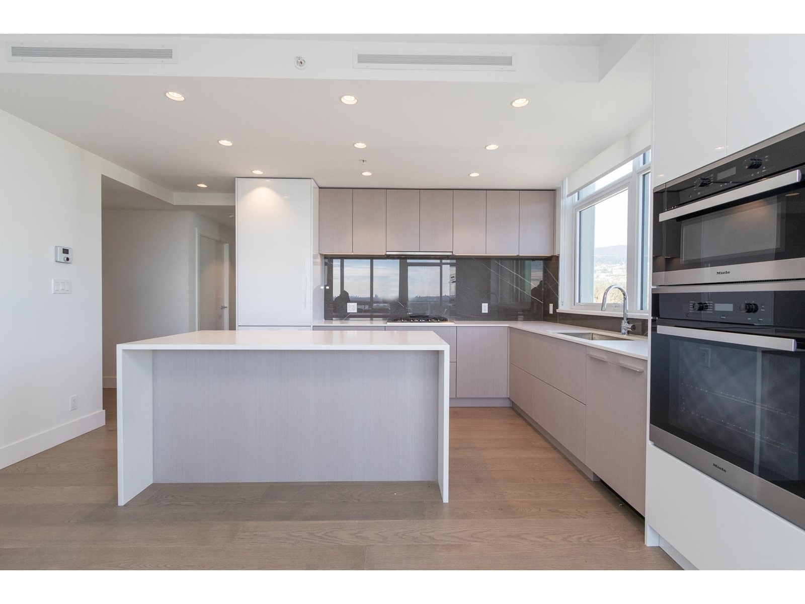 1501 1675 LIONS GATE LANE, north vancouver, British Columbia