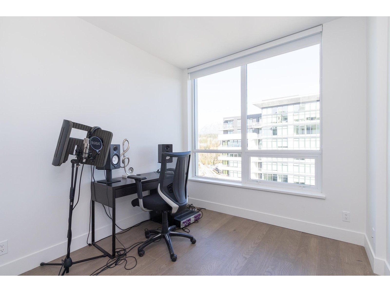 1501 1675 Lions Gate Lane, North Vancouver, British Columbia  V7P 0E3 - Photo 9 - R2784056