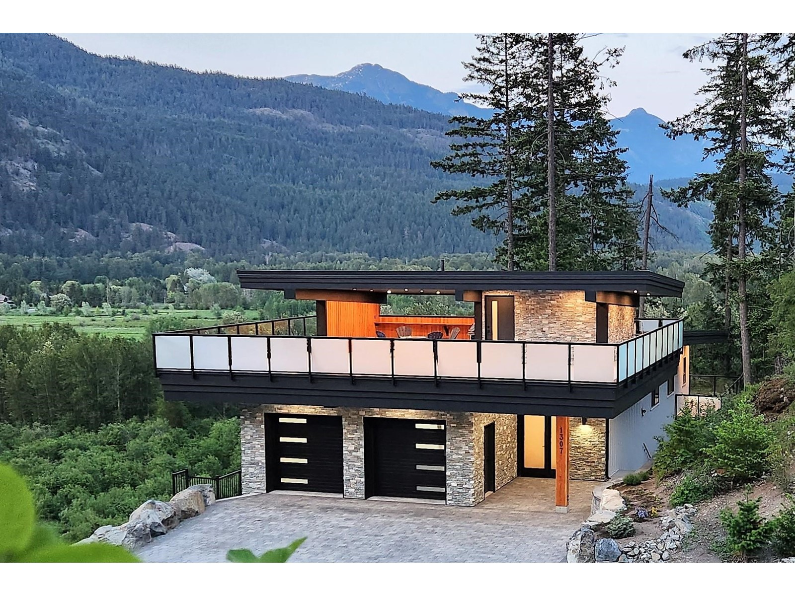 1307 Eagle Drive, Pemberton, British Columbia  V0N 2L0 - Photo 1 - R2784495