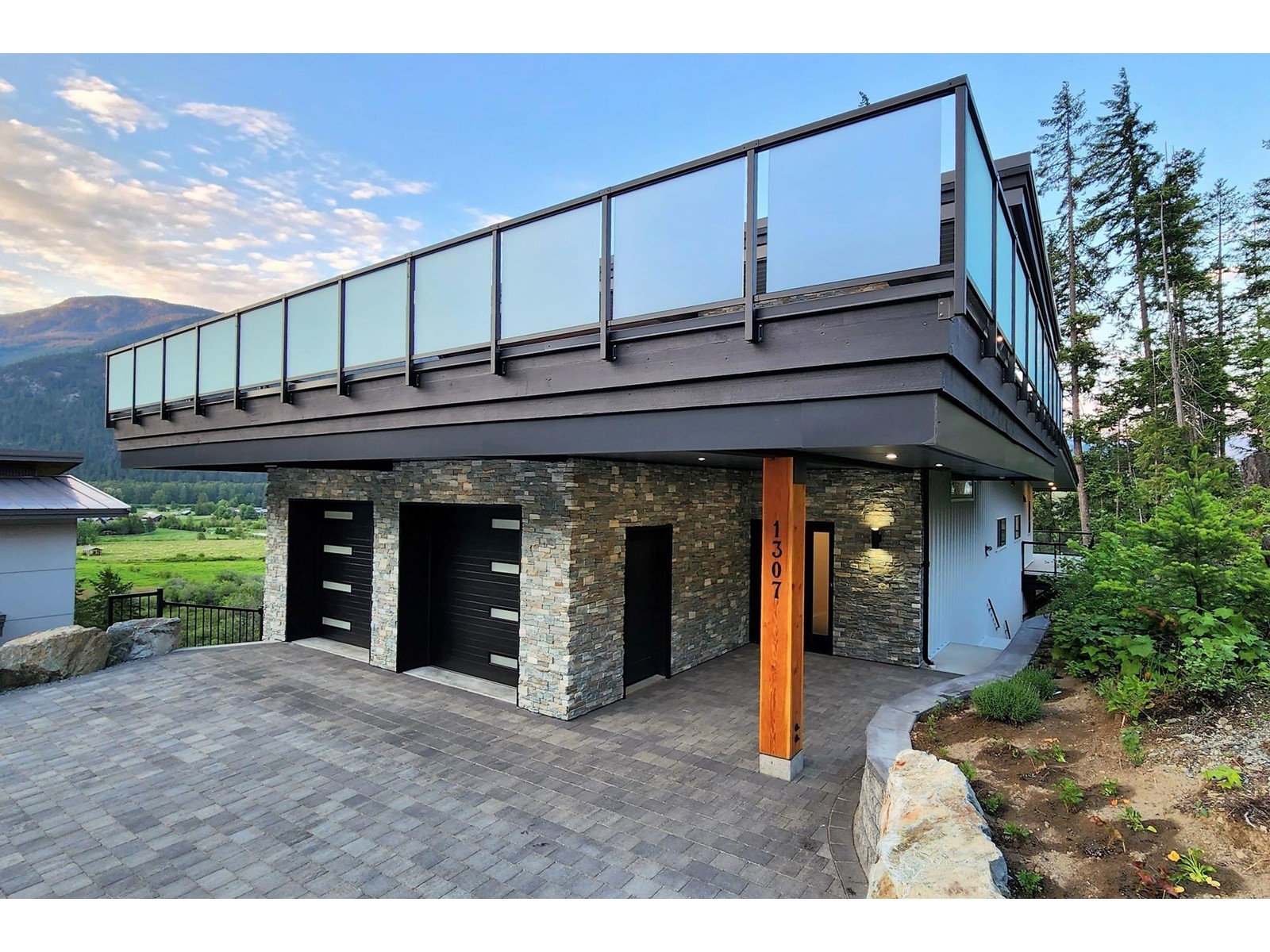 1307 Eagle Drive, Pemberton, British Columbia  V0N 2L0 - Photo 2 - R2784495