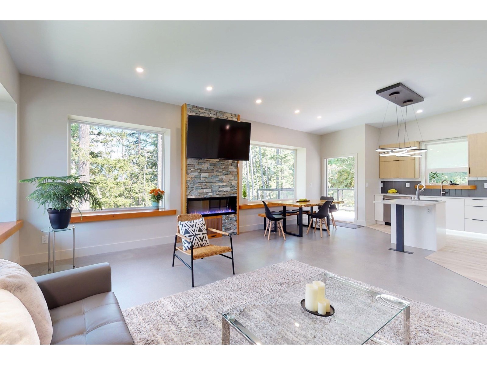 1307 Eagle Drive, Pemberton, British Columbia  V0N 2L0 - Photo 3 - R2784495