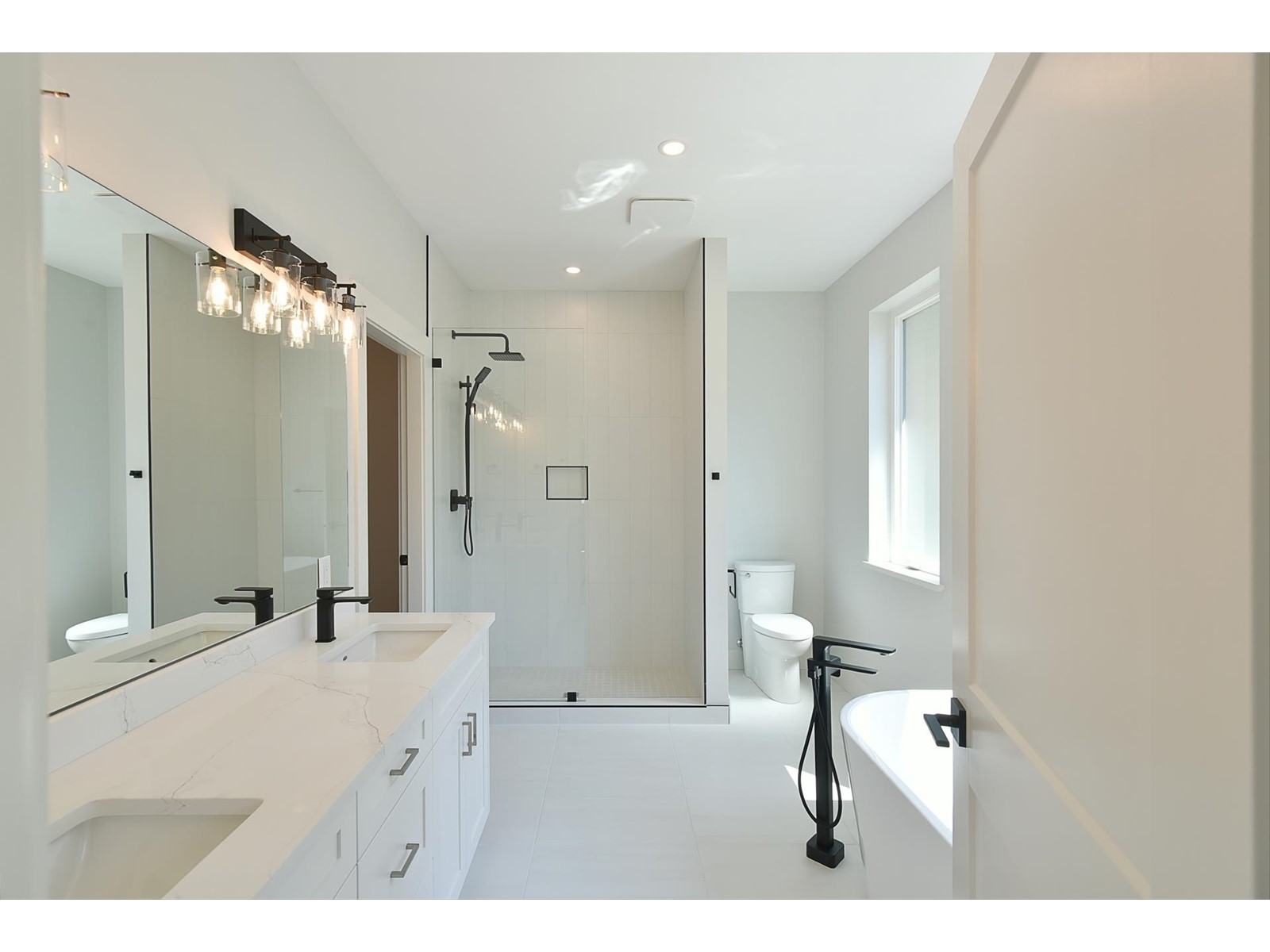 2392 Lower Road, Roberts Creek, British Columbia  V0N 2W6 - Photo 11 - R2784502