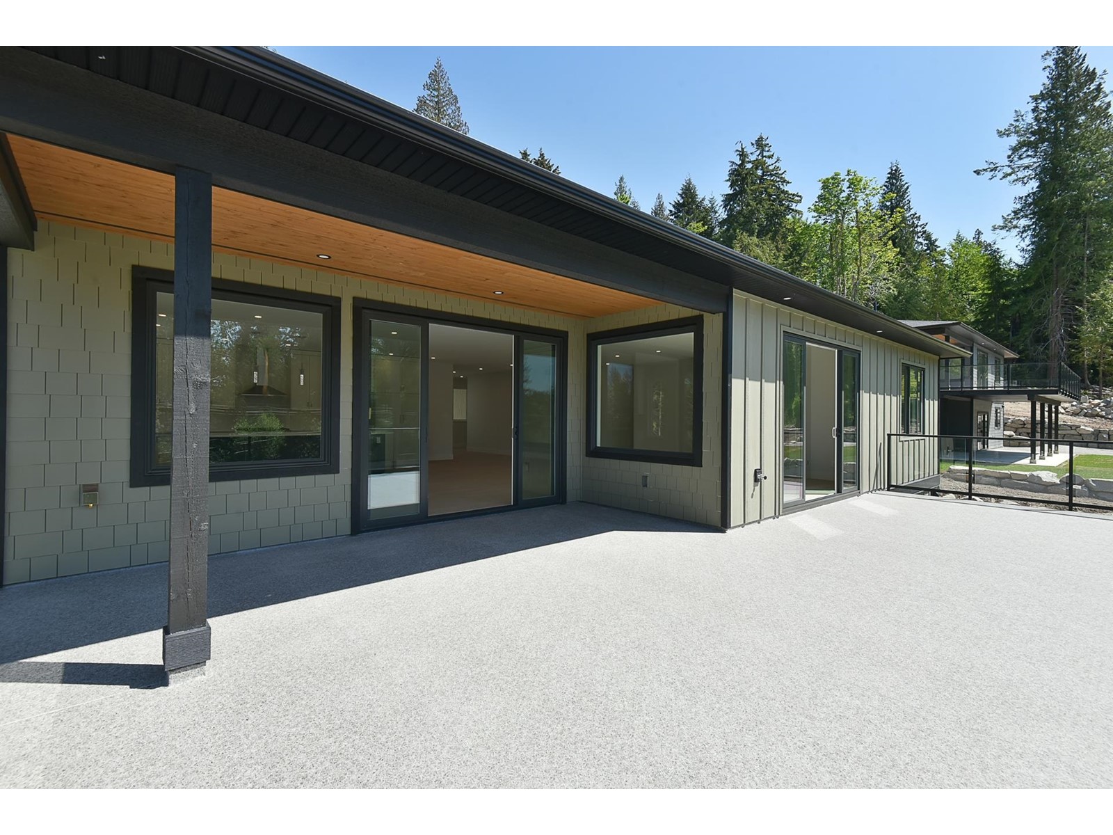 2392 Lower Road, Roberts Creek, British Columbia  V0N 2W6 - Photo 7 - R2784502