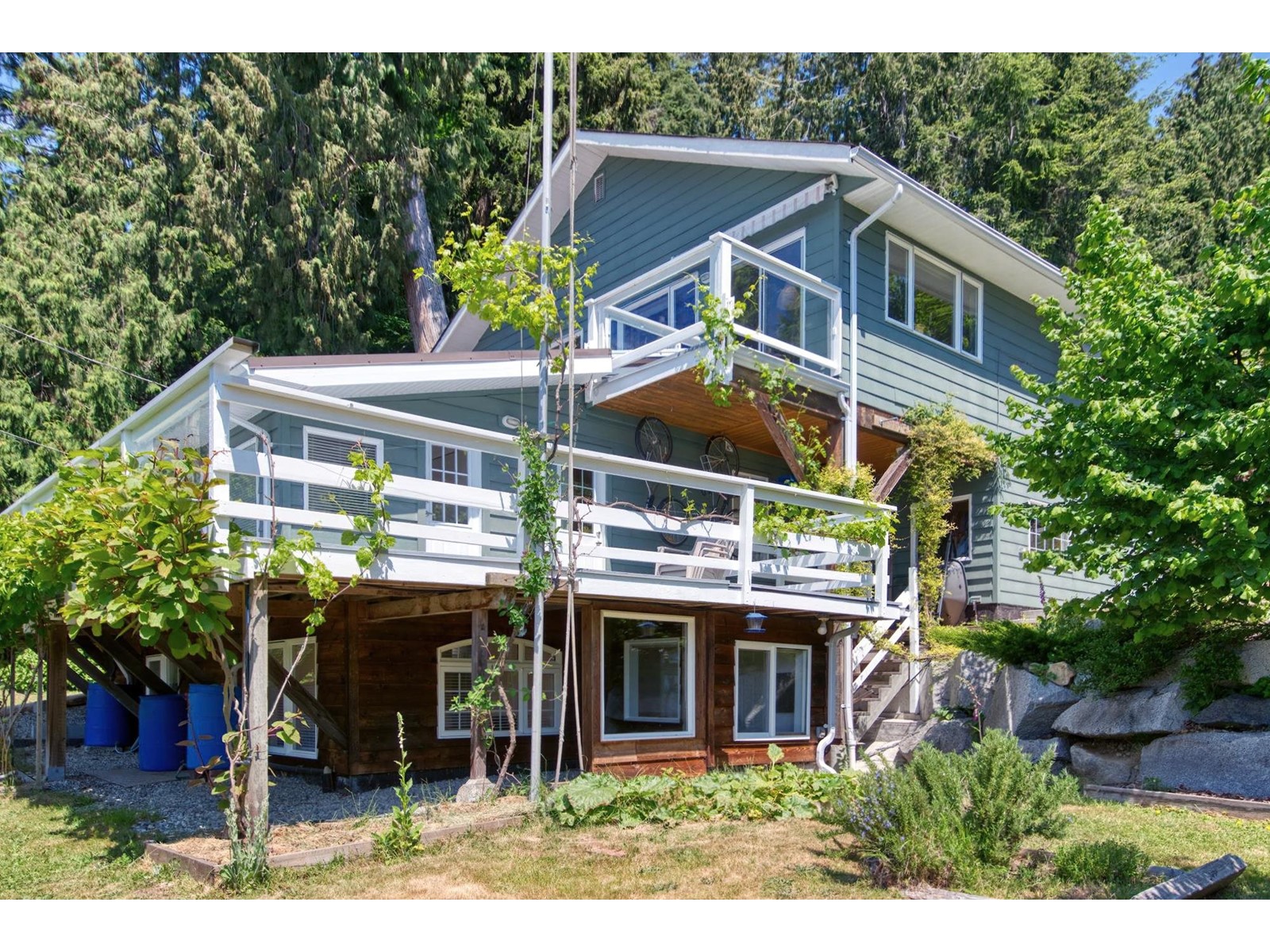1664 Gower Point Road, Gibsons, British Columbia  V0N 1V5 - Photo 3 - R2784545