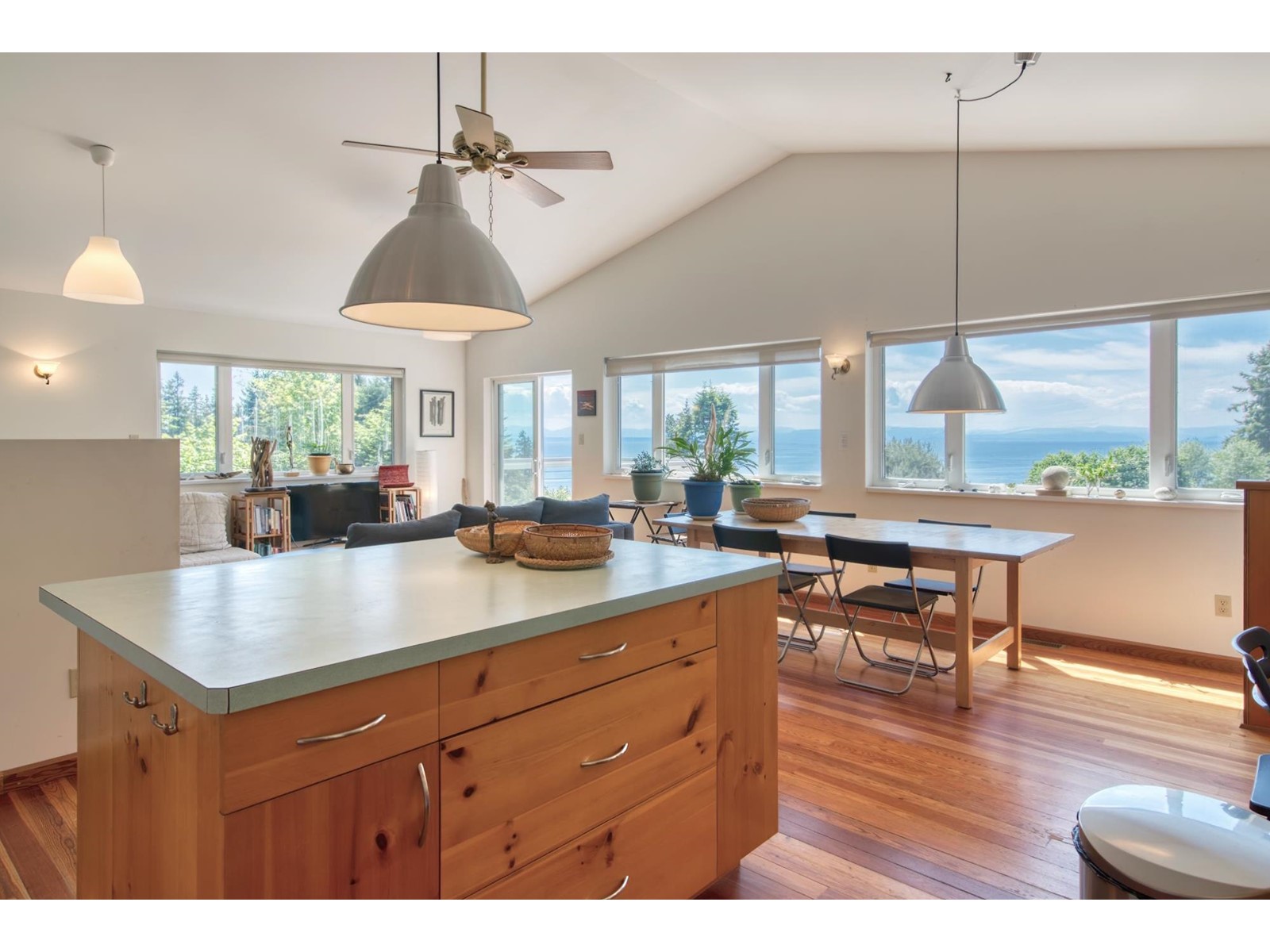 1664 Gower Point Road, Gibsons, British Columbia  V0N 1V5 - Photo 9 - R2784545