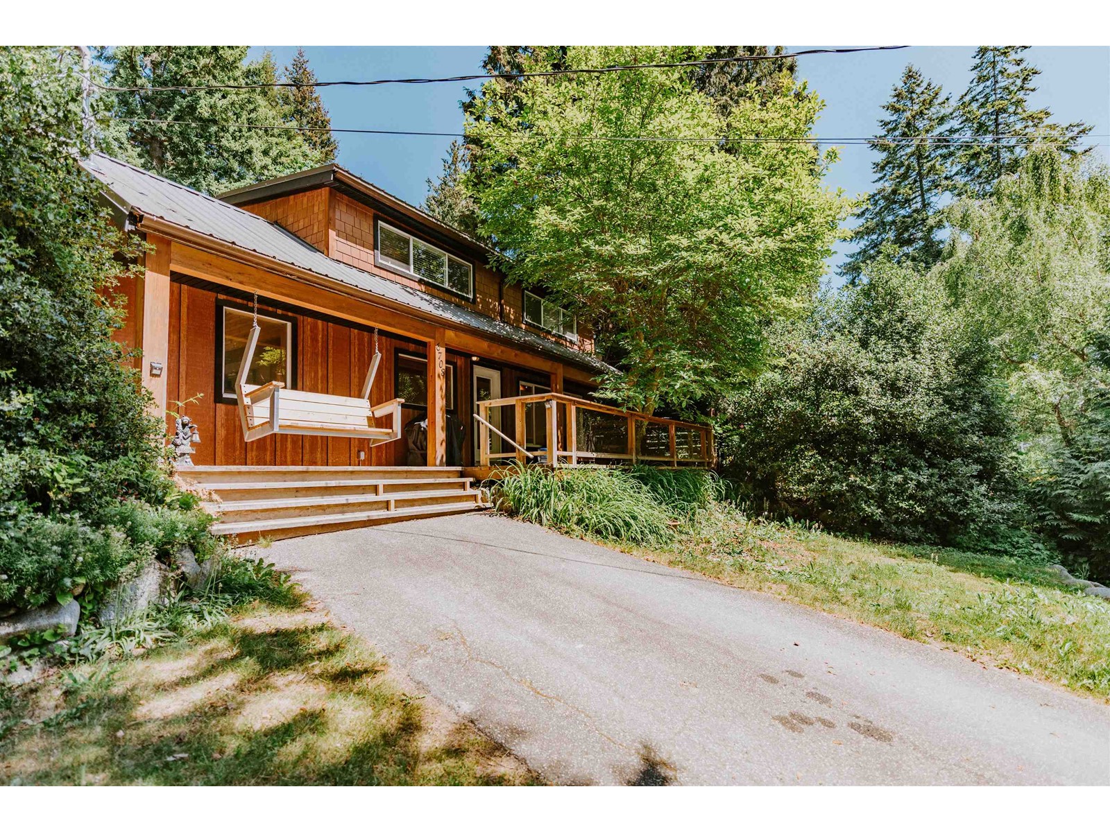 6708 Sunshine Coast Highway, Sechelt, British Columbia  V7Z 0N1 - Photo 2 - R2784557