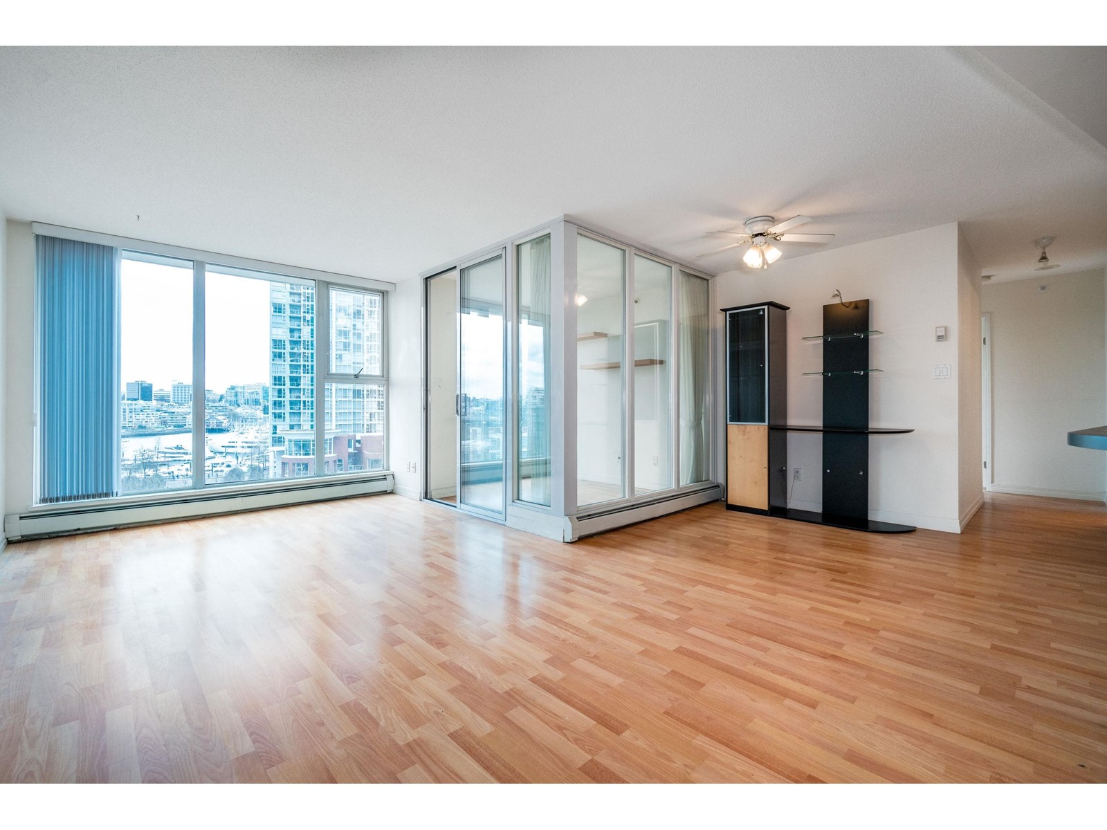 805 1009 Expo Boulevard, Vancouver, British Columbia  V6Z 2V9 - Photo 3 - R2784824