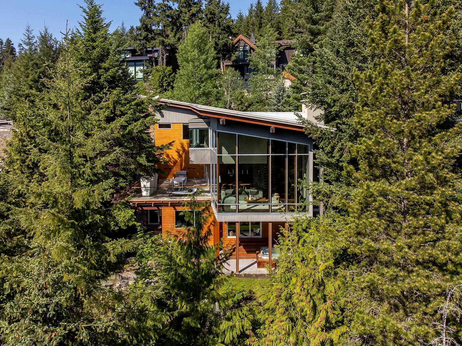 7452 TREETOP LANE, whistler, British Columbia