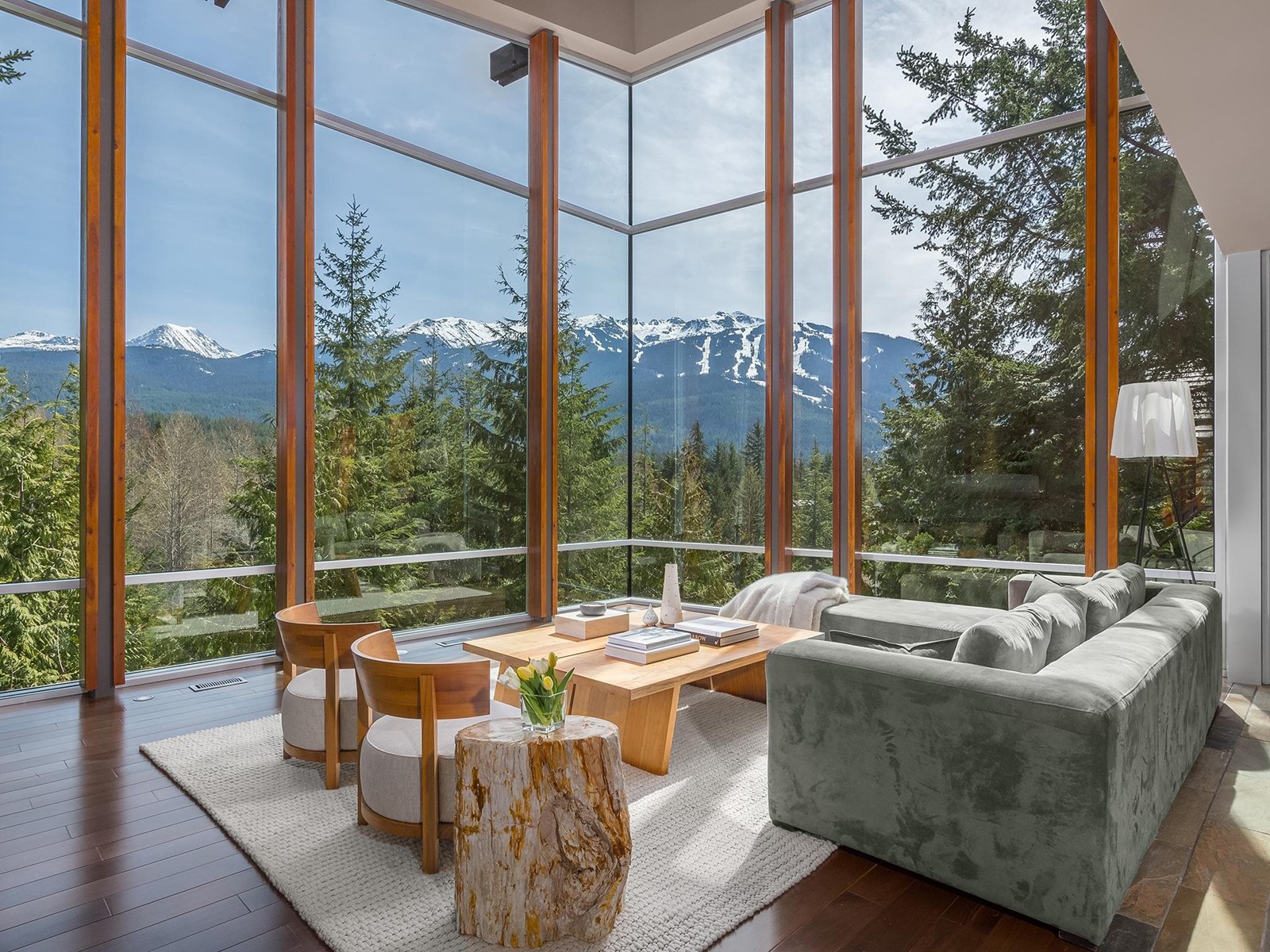7452 Treetop Lane, Whistler, British Columbia  V8E 0E9 - Photo 3 - R2781882