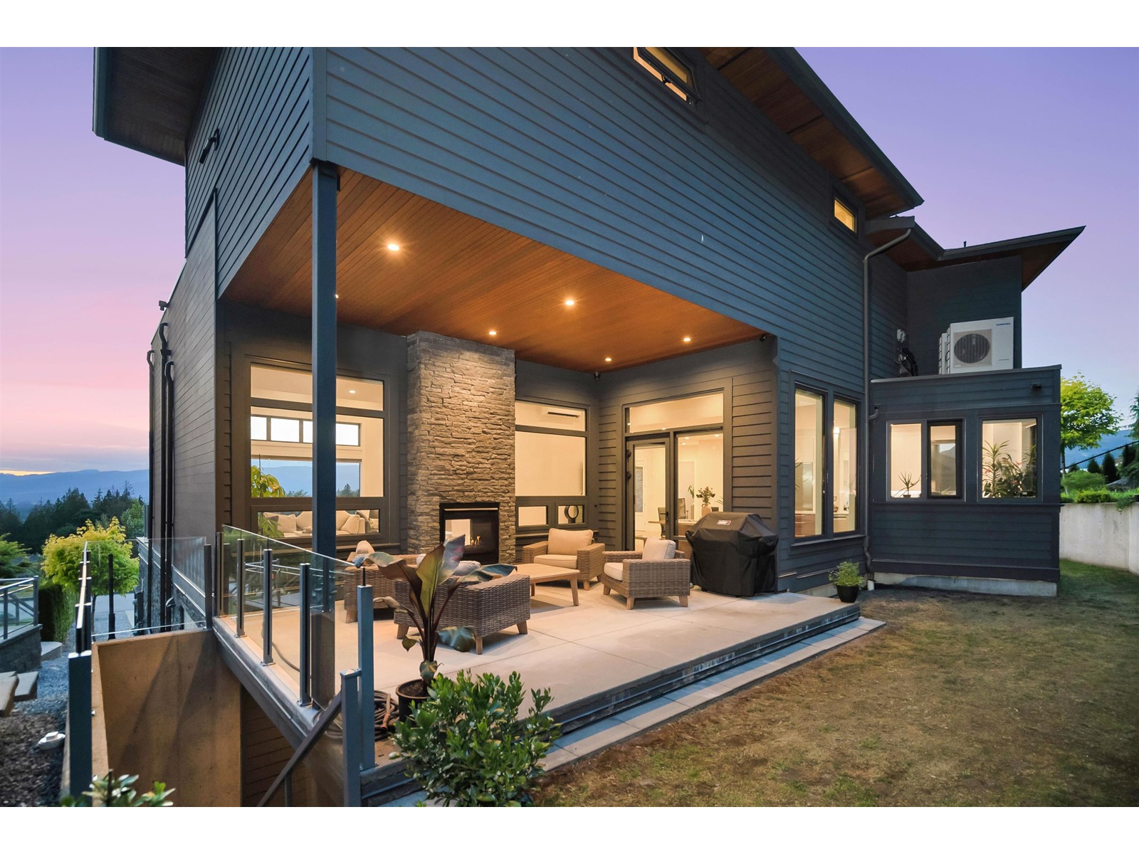 10980 Carmichael Street, Maple Ridge, British Columbia  V2W 0H3 - Photo 3 - R2785109