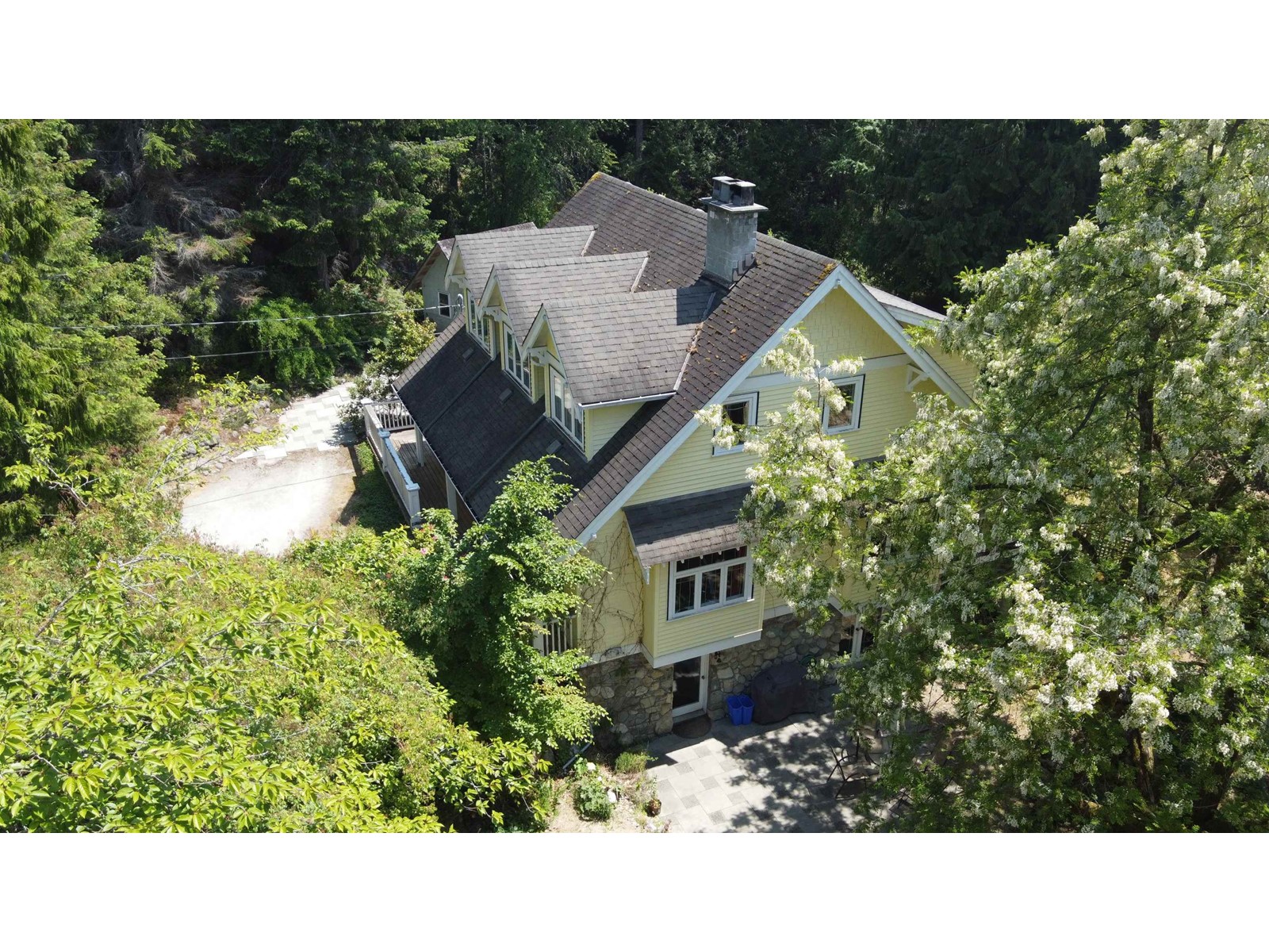 1397 Tanager Place, Roberts Creek, British Columbia  V0N 2W1 - Photo 2 - R2784170