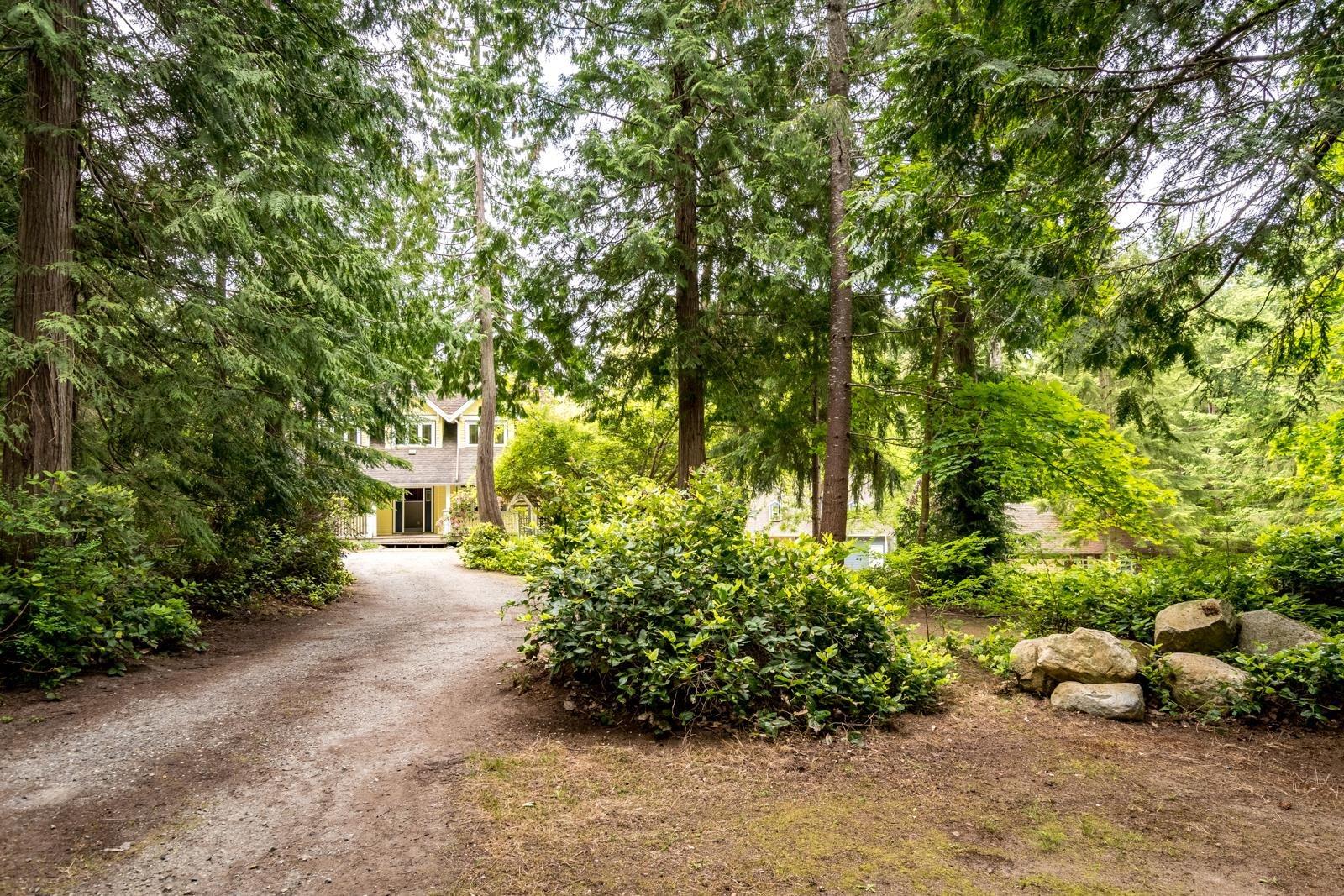1397 Tanager Place, Roberts Creek, British Columbia  V0N 2W1 - Photo 3 - R2784170