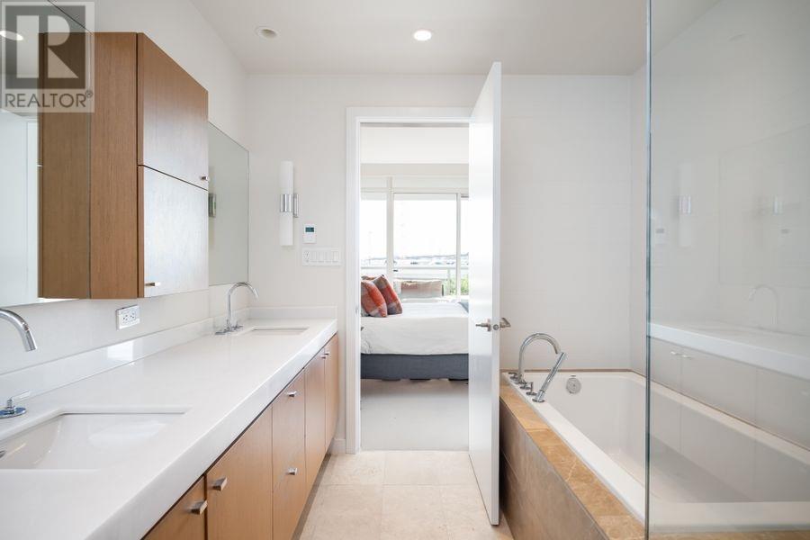 203 768 Arthur Erickson Place, West Vancouver, British Columbia  V7T 0B6 - Photo 11 - R2785394