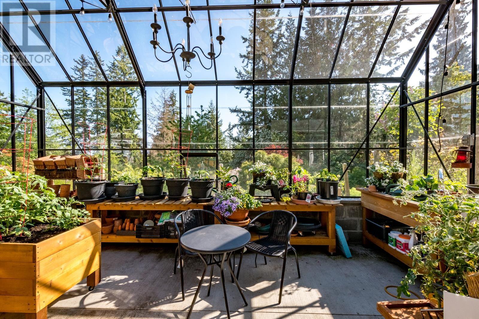 1826 Sunshine Coast Highway, Roberts Creek, British Columbia  V0N 2W5 - Photo 11 - R2785477