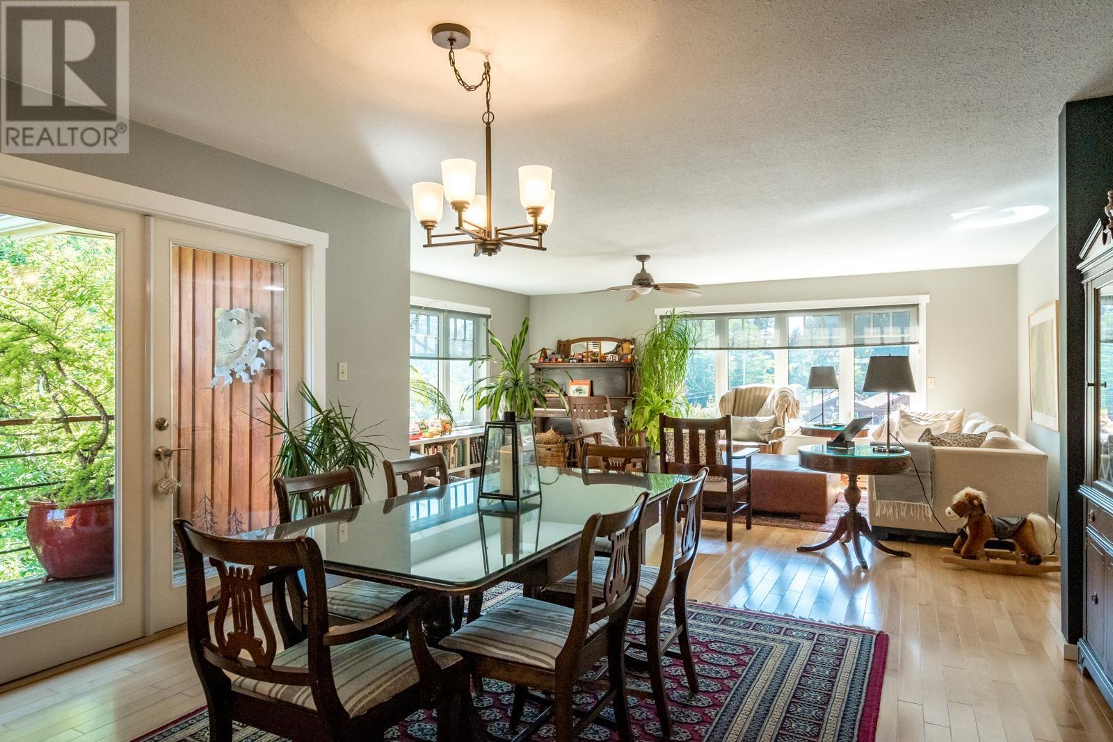 1826 Sunshine Coast Highway, Roberts Creek, British Columbia  V0N 2W5 - Photo 17 - R2785477