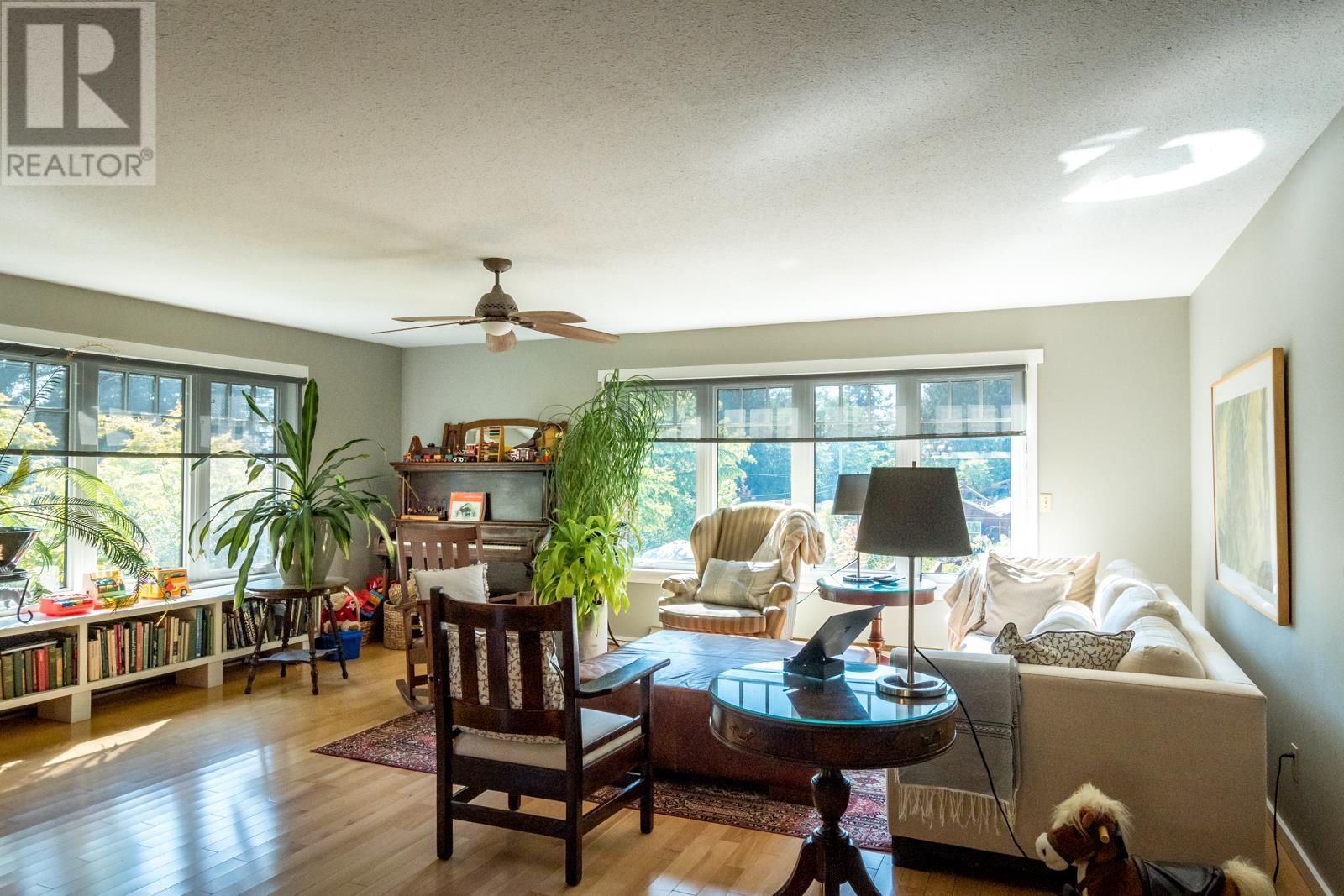 1826 Sunshine Coast Highway, Roberts Creek, British Columbia  V0N 2W5 - Photo 22 - R2785477