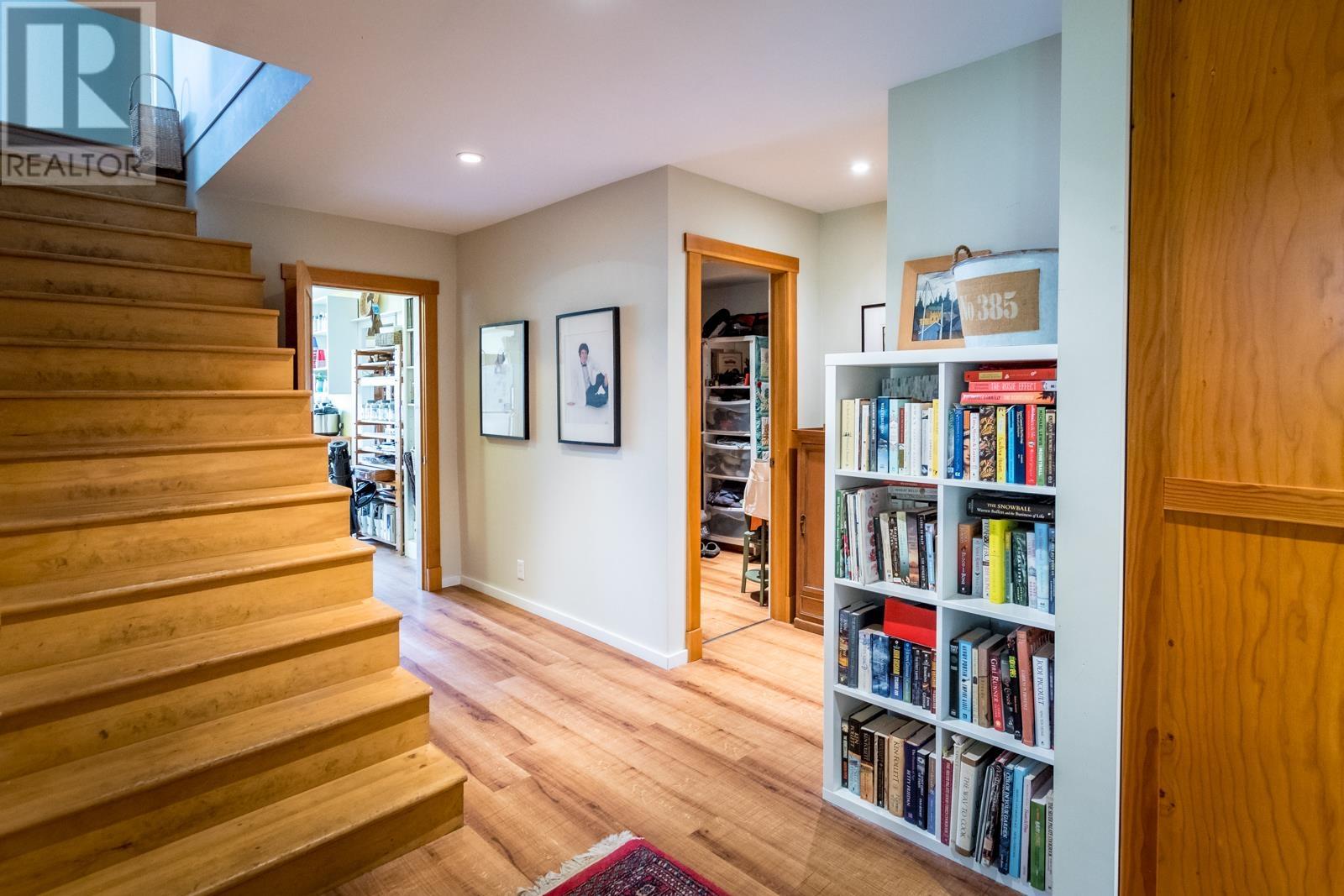 1826 Sunshine Coast Highway, Roberts Creek, British Columbia  V0N 2W5 - Photo 25 - R2785477