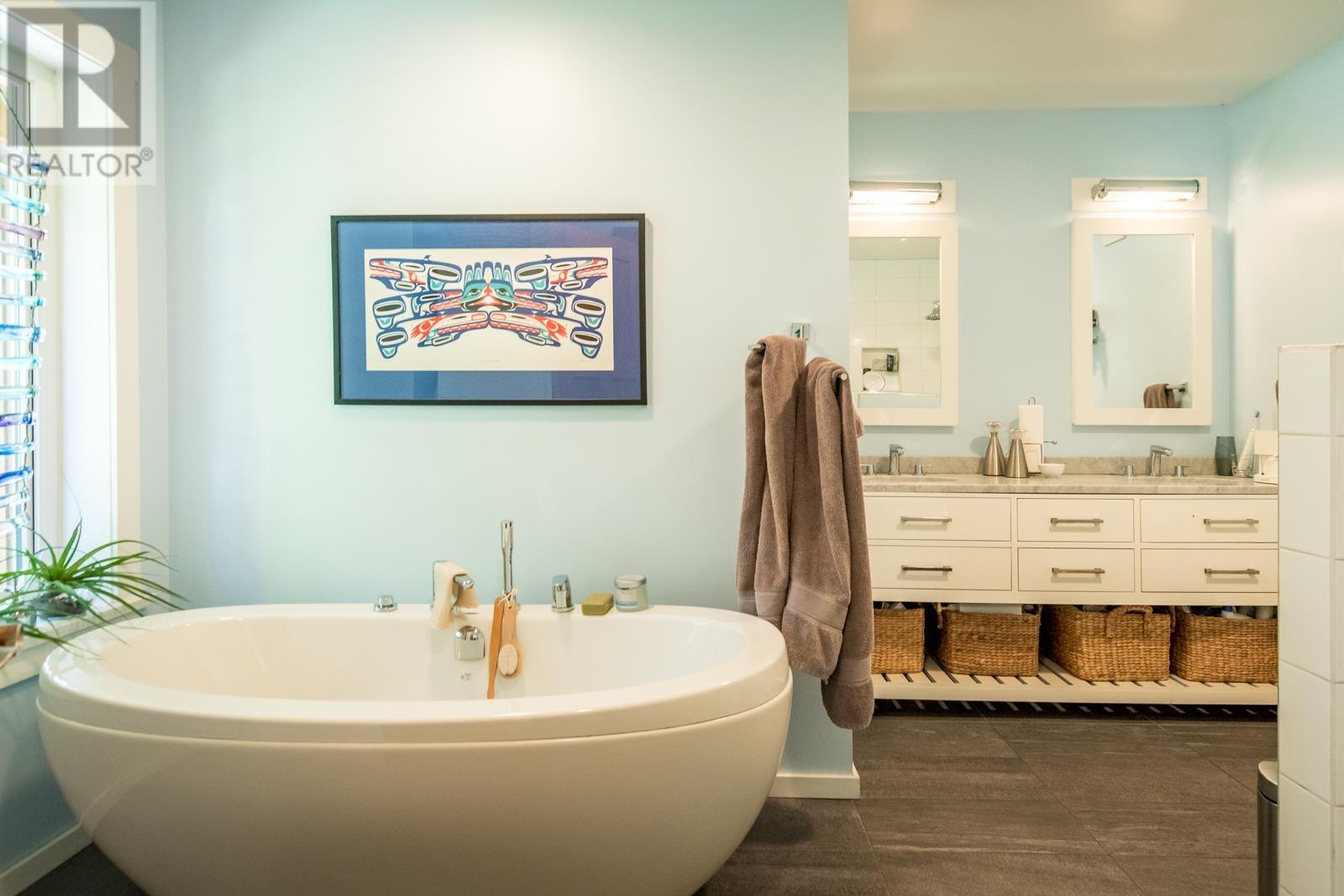 1826 Sunshine Coast Highway, Roberts Creek, British Columbia  V0N 2W5 - Photo 29 - R2785477