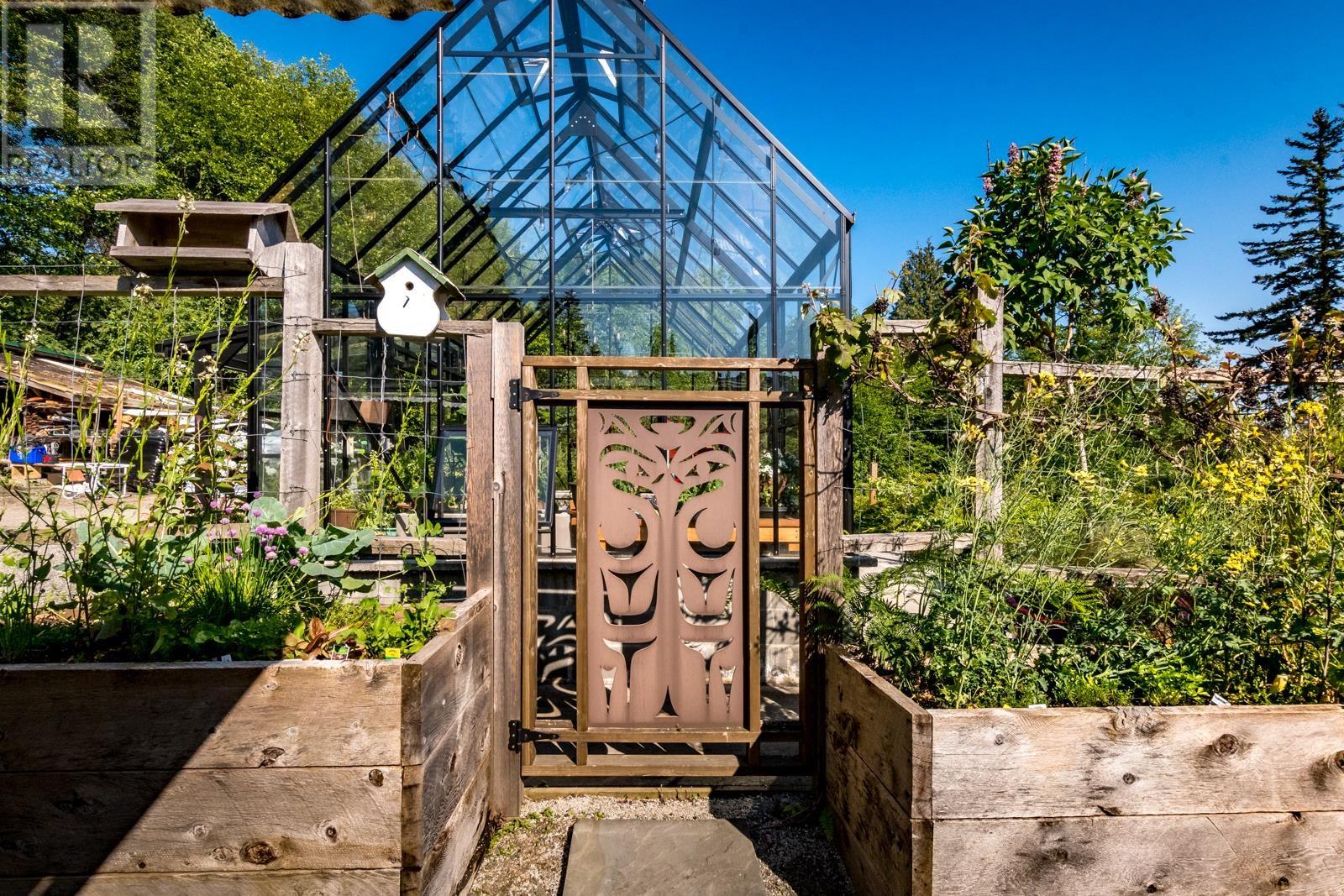 1826 Sunshine Coast Highway, Roberts Creek, British Columbia  V0N 2W5 - Photo 33 - R2785477