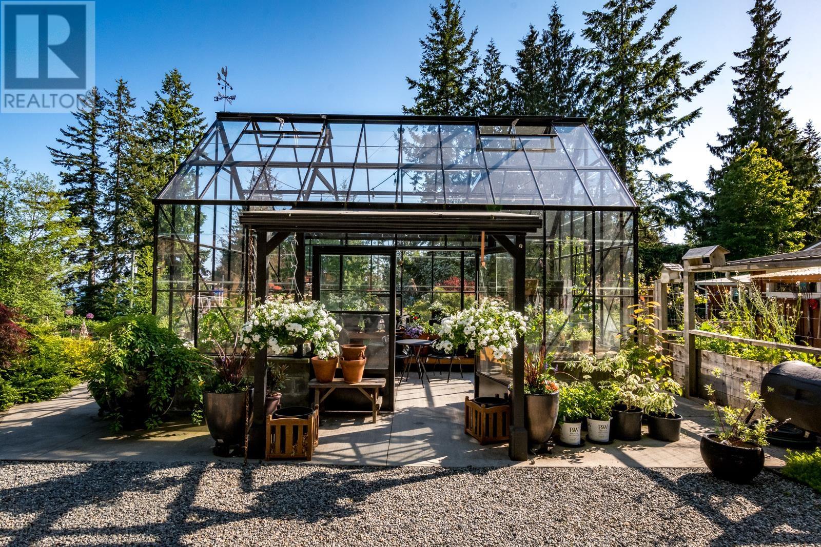 1826 Sunshine Coast Highway, Roberts Creek, British Columbia  V0N 2W5 - Photo 34 - R2785477