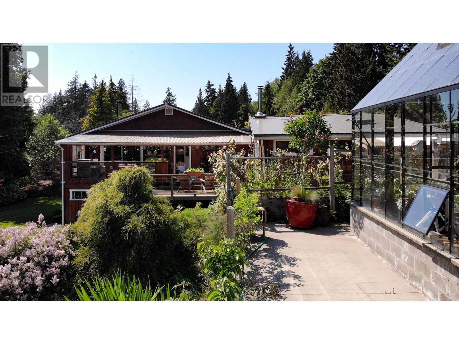 1826 Sunshine Coast Highway, Roberts Creek, British Columbia  V0N 2W5 - Photo 35 - R2785477