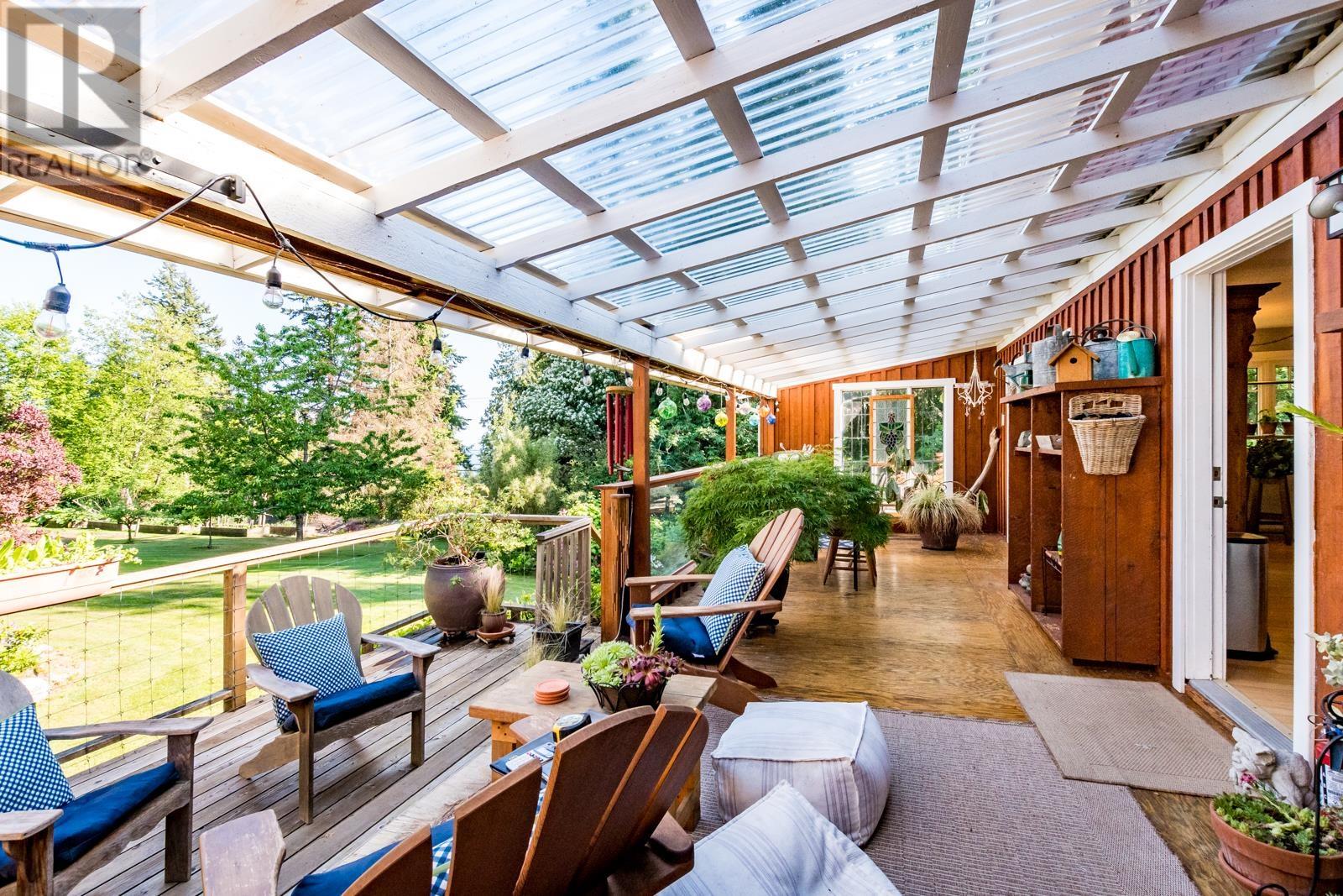 1826 Sunshine Coast Highway, Roberts Creek, British Columbia  V0N 2W5 - Photo 5 - R2785477