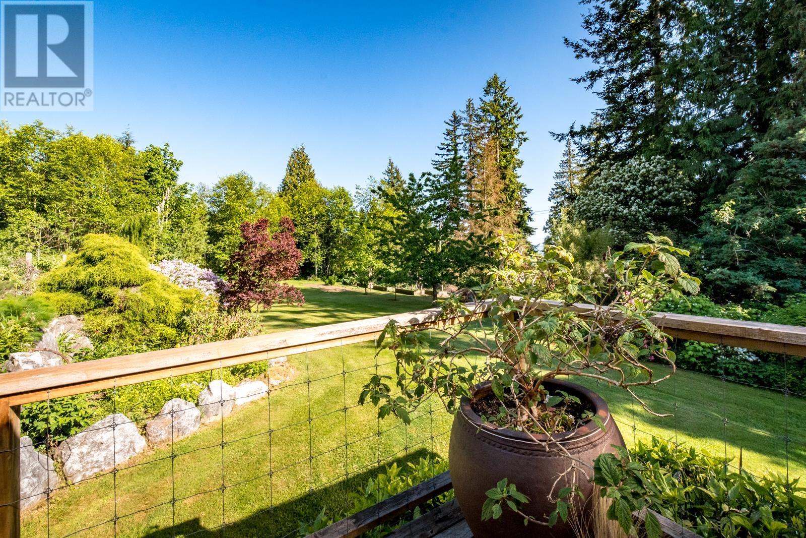 1826 Sunshine Coast Highway, Roberts Creek, British Columbia  V0N 2W5 - Photo 6 - R2785477