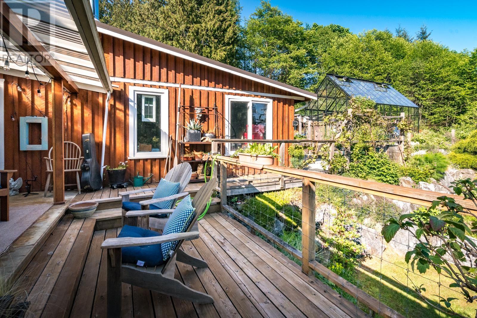 1826 Sunshine Coast Highway, Roberts Creek, British Columbia  V0N 2W5 - Photo 8 - R2785477