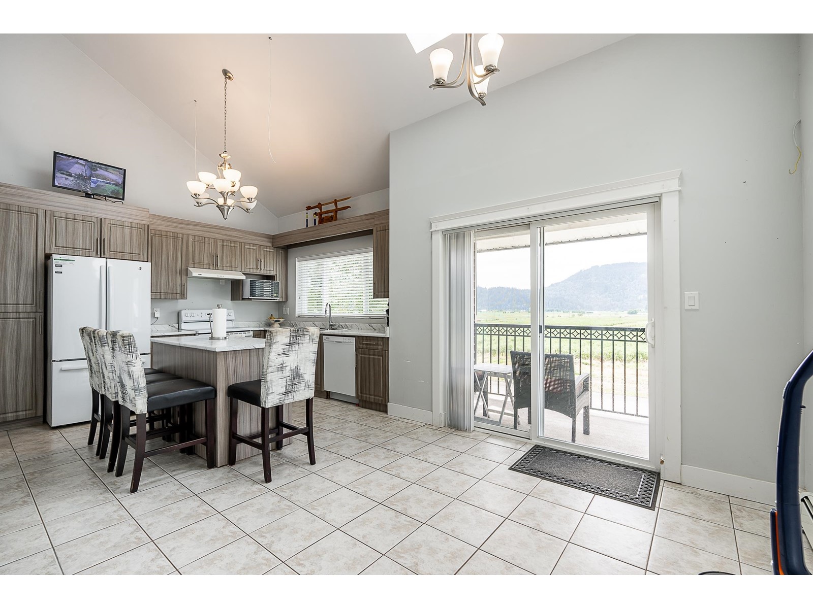 10931 Sylvester Road, Mission, British Columbia  V2V 0B2 - Photo 6 - R2785976