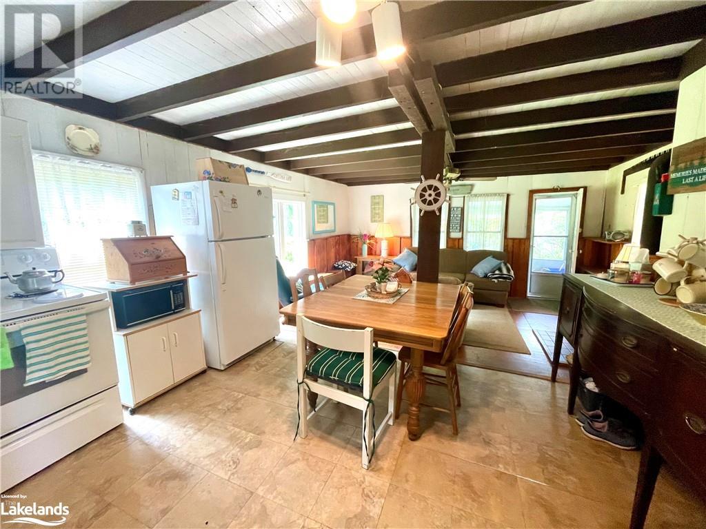 1066 Ferguson Road, Katrine, Ontario P0A 1L0 (25685408) Bay