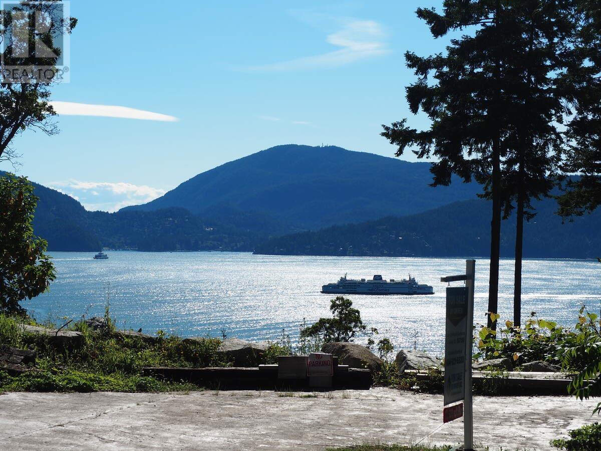 8563 E Ansell Place, West Vancouver, British Columbia  V7W 2W3 - Photo 3 - R2786310