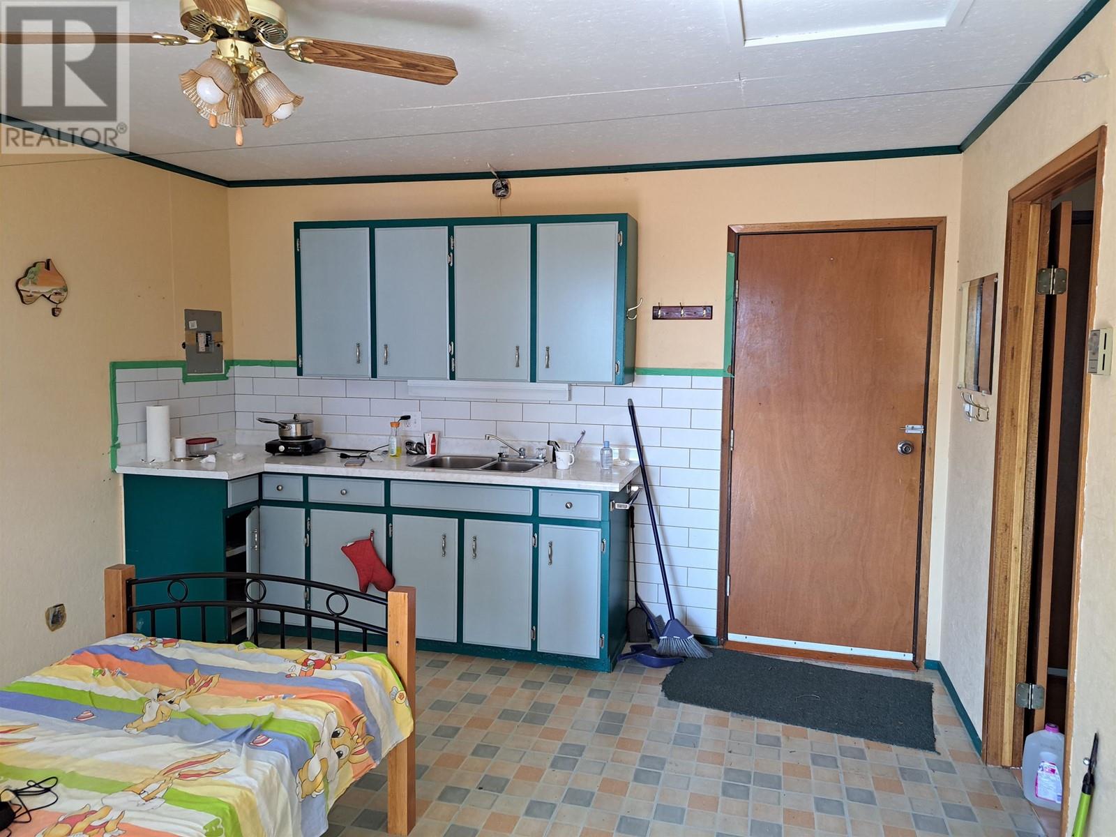 8141 Redrooffs Road, Halfmoon Bay, British Columbia  V7Z 1A7 - Photo 8 - R2786622