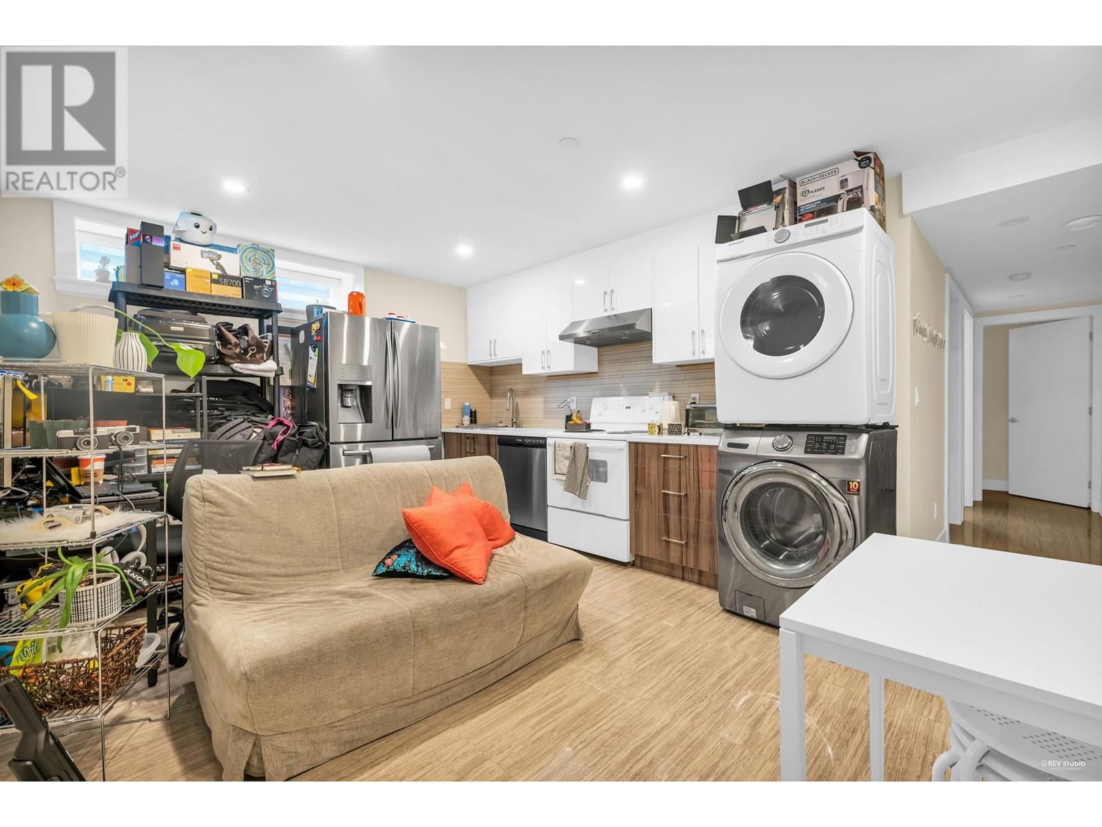 3596 Monmouth Avenue, Vancouver, British Columbia  V5R 5S2 - Photo 3 - R2784446
