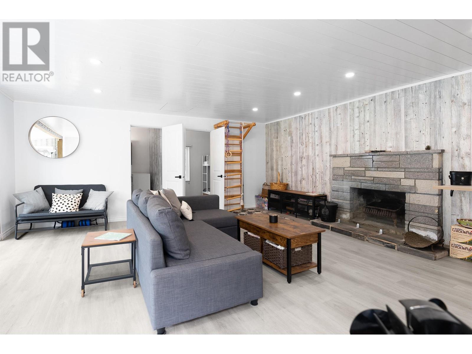 14 Buntzen Bay, North Vancouver, British Columbia  V0V 0V0 - Photo 4 - R2786727