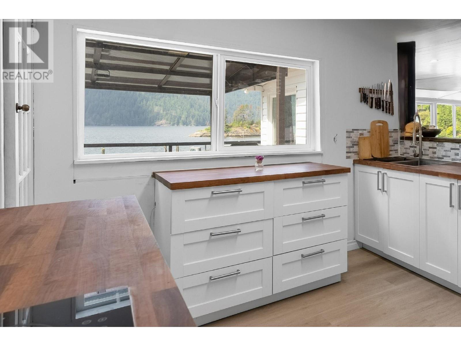 14 Buntzen Bay, North Vancouver, British Columbia  V0V 0V0 - Photo 5 - R2786727