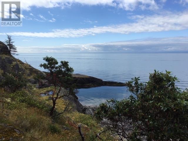 West Trail Island, Halfmoon Bay, British Columbia  V0V 0V0 - Photo 3 - R2786876