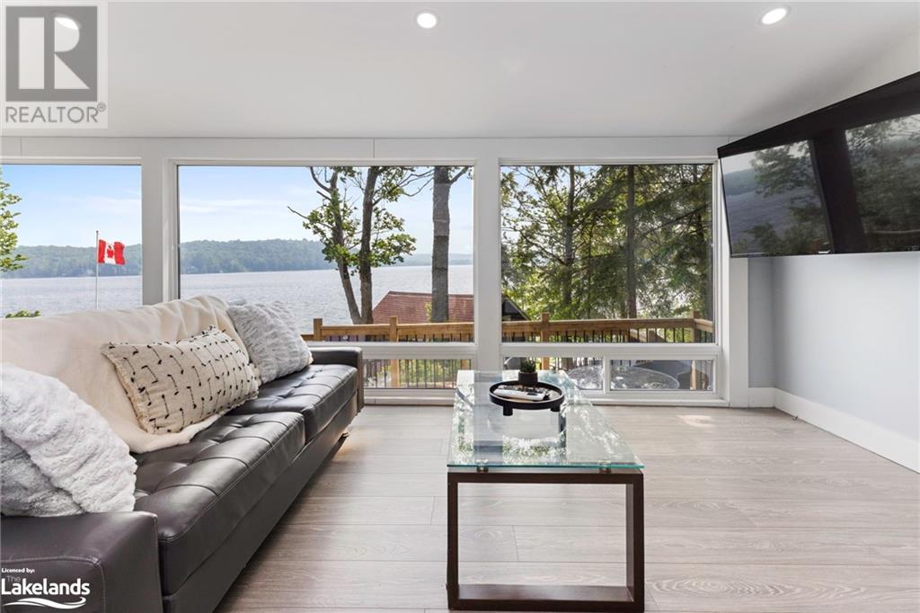 4 A & B Starratt Road, Burk's Falls, Ontario P0A 1C0 (25699182