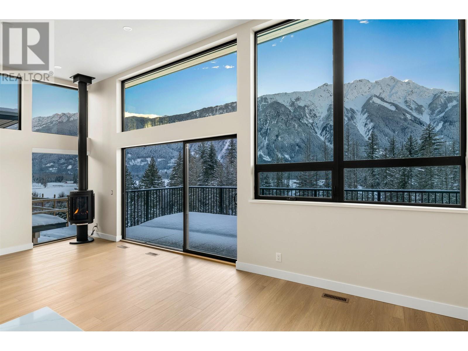 23 4000 Sunstone Way, Pemberton, British Columbia  V0N 2L3 - Photo 3 - R2787089