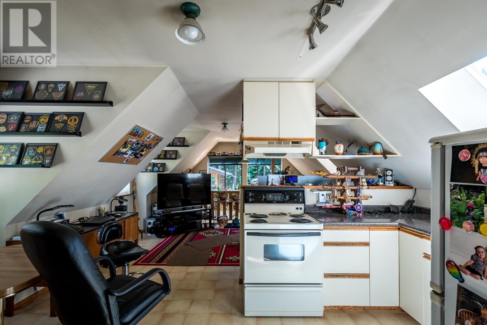 1371 Sunshine Coast Highway, Gibsons, British Columbia  V0N 1V5 - Photo 29 - R2787102