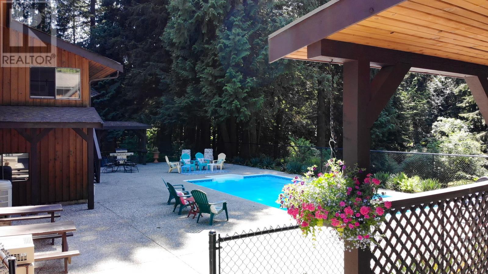 1371 Sunshine Coast Highway, Gibsons, British Columbia  V0N 1V5 - Photo 9 - R2787102