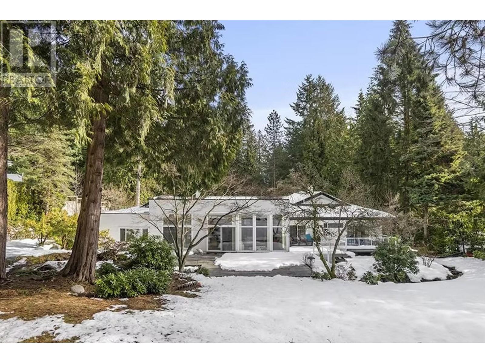 437 Southborough Drive, West Vancouver, British Columbia  V7S 1M3 - Photo 2 - R2786565