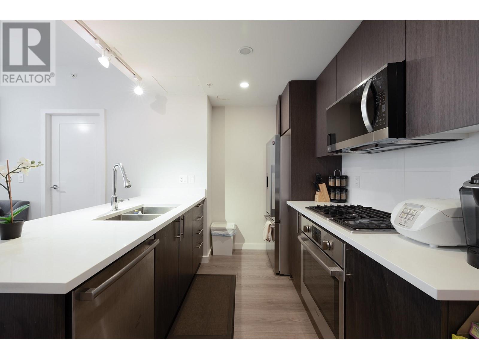 912 8688 Hazelbridge Way, Richmond, British Columbia  V6X 0R6 - Photo 2 - R2784703