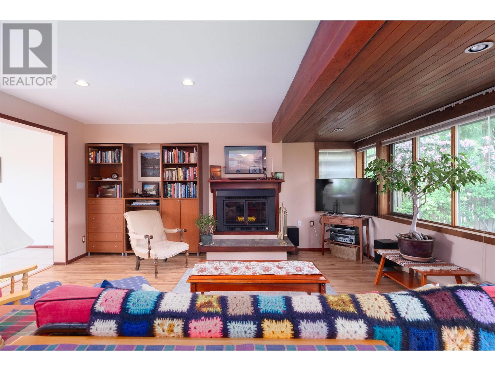 878 Cumberland Crescent, North Vancouver, British Columbia  V7P 1Y4 - Photo 10 - R2787072